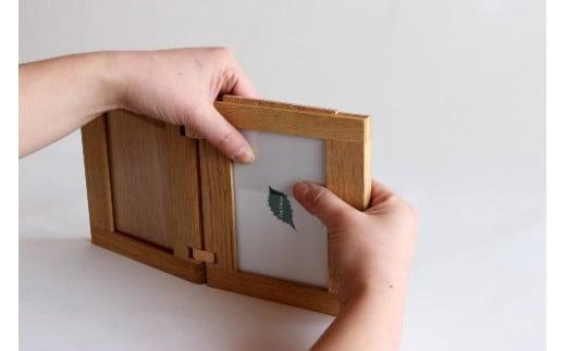 折りたたみ式のフォトスタンド  | ギフトラッピング対応 フォトフレーム フォト  国産無垢材 縦置き 横置き 木製  写真立て  飛騨高山【オークヴィレッジ】AH038VC13