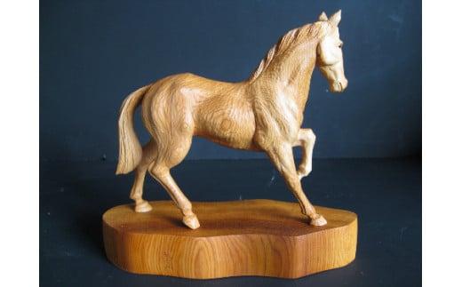 【数量限定】飛騨一位一刀彫 駿馬（中）| 伝統工芸品 いちい イチイ 一位一刀彫 一位一刀 一刀彫 工芸品 縁起物 品 置物 木彫り 飛騨高山 吉野彫刻所 MC023
