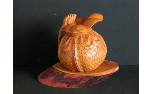 【数量限定】飛騨一位一刀彫 巾着に福ねずみ（大）| 伝統工芸品 いちい イチイ 一位一刀彫 一位一刀 一刀彫 工芸品 縁起物 品 置物 木彫り 飛騨高山 吉野彫刻所 MC035