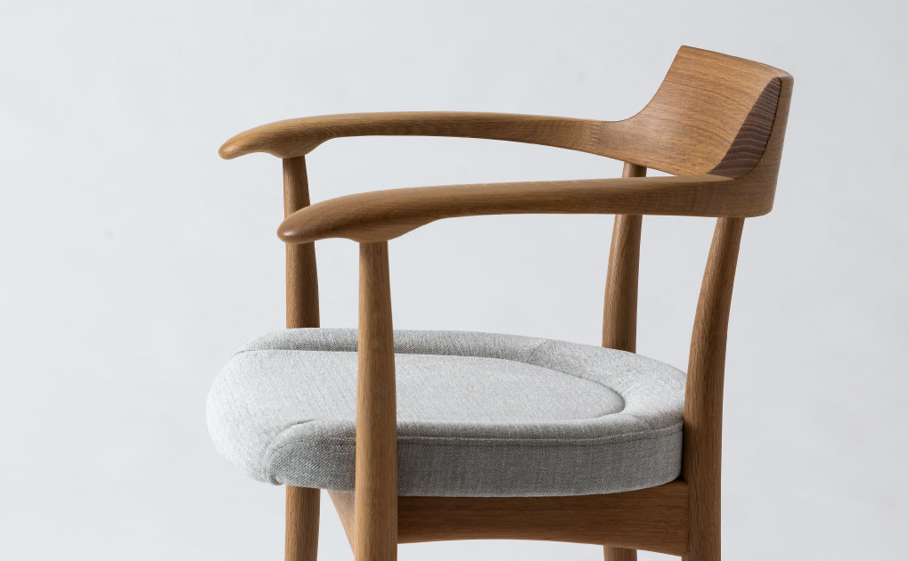 【飛騨の家具】HIDA　クレセント　アームチェア（張り座）ホワイトオーク|家具 イス チェア 椅子 いす ダイニング 人気 おすすめ 新生活 国産 インテリア 飛騨家具 飛騨高山 飛騨産業(株) CG300