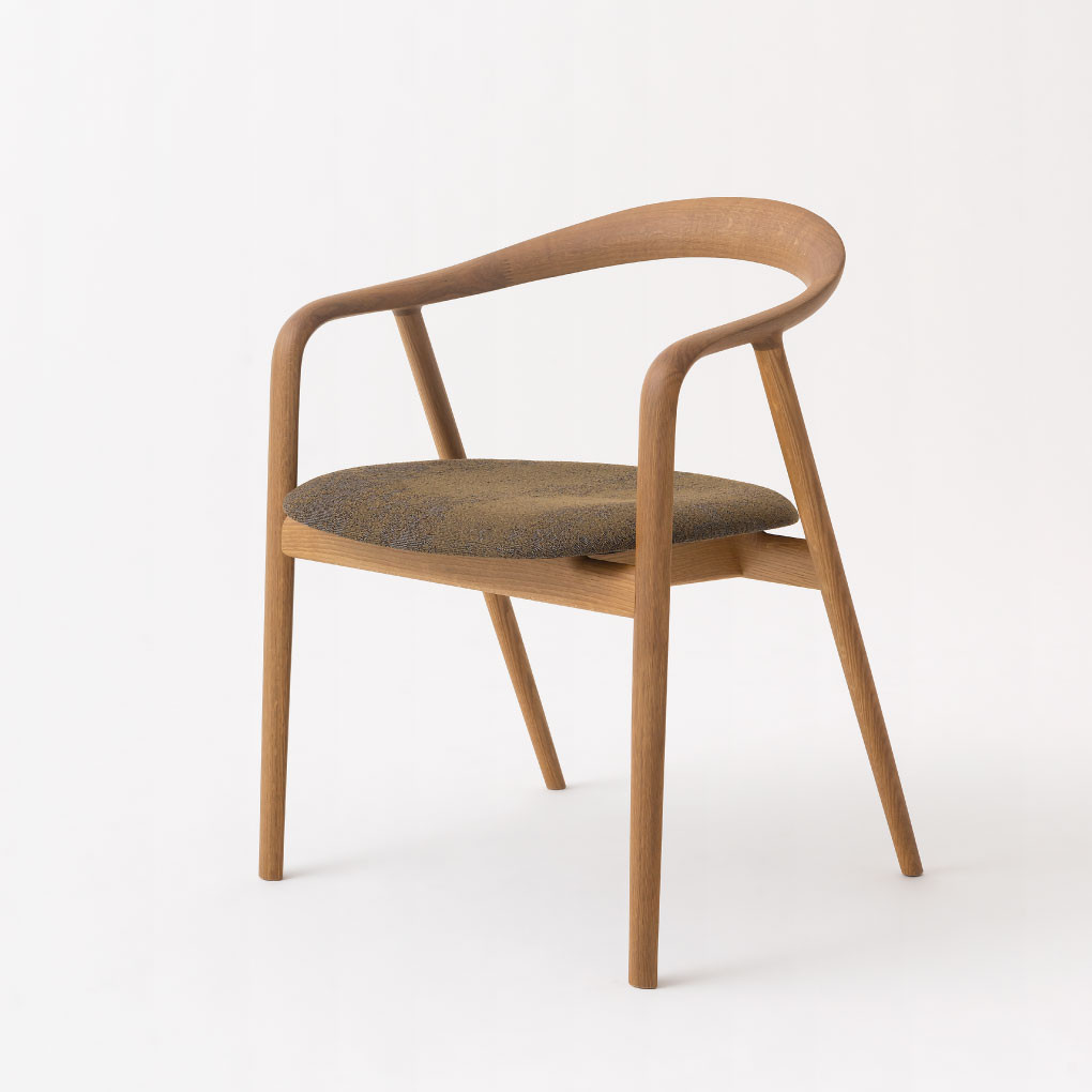 飛騨の家具】HIDA クマヒダ アームチェア（張り座）ホワイト