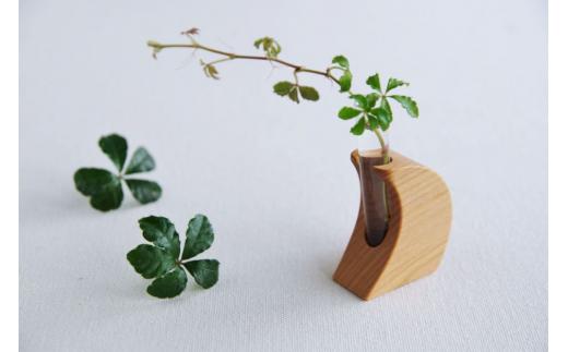 飛騨の山桜で作った『 天然木の一輪挿し Luna ルナ 』| 山桜 天然木 木工 木工製品 月 一輪挿し 天然木 シンプル ハンドメイド 飛騨高山 ファニチャースタジオnoco JK004