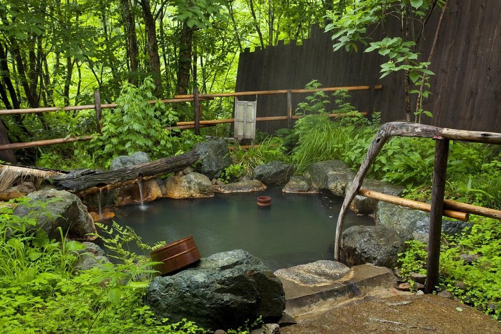 【匠の宿深山桜庵（共立リゾート）】平休日1泊2食付ペア宿泊券《【本館】開放式内風呂付和室 和ベッド+洋間付》JTB5471-015