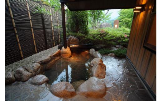 奥飛騨  隠庵ひだ路 翠（みどり）の間 【温泉露天風呂+檜内湯付】 和室 平日限定 1泊2食 ペア宿泊券 温泉 露天風呂 旅行 LL004