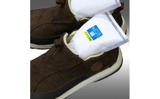 靴の臭い、湿気を素早く吸収！脱臭除湿（シューズ用） LY001