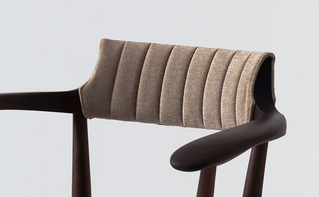 【飛騨の家具】HIDA　クレセント　アームチェア（張り背座）　ウォルナット|家具 イス チェア 椅子 いす ダイニング 人気 おすすめ 新生活 国産 インテリア 飛騨家具 飛騨高山 飛騨産業(株) CG305