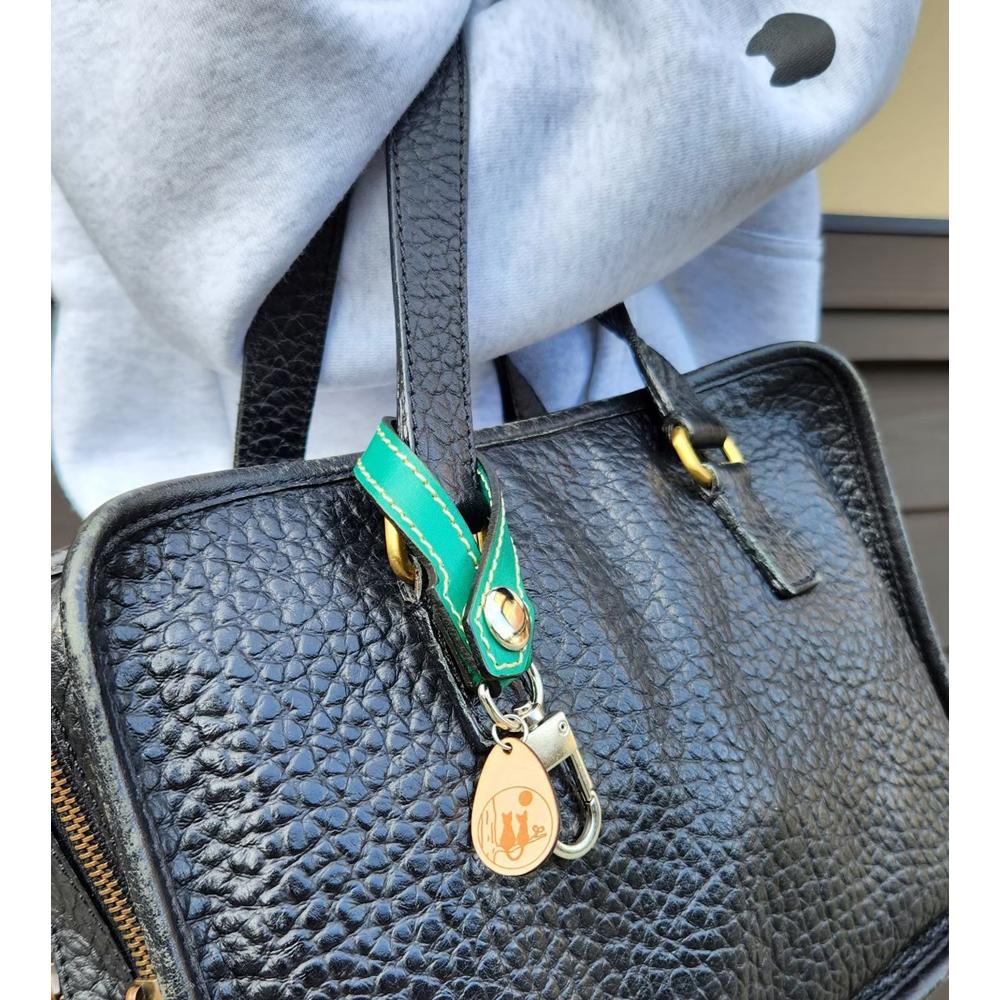 オリジナルバックチャームキーホルダー　キーホルダー チャーム 猫 保護猫 ねこ 皮製品 天然牛革 猫の月 さくらやま LM007