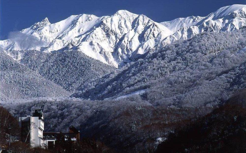 新穂高温泉「穂高荘 山のホテル」1泊2日＆貸切ハイヤー＆新穂高ロープウェイチケット付き【期間限定:2025年/2026年 5月～11月中旬】| 奥飛騨 温泉 観光 ロープウェイ 飛騨高山 高山エース旅行センター LQ010