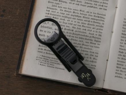 H7-138 ＜刀匠 ◇貝印 関孫六の伝統から生まれたツメキリ＞ ◇貝印 関孫六 ルーペ付きツメキリ ～ルーペ付きだから爪がしっかり見えて切りやすい 虫眼鏡 ルーペ 拡大 爪切り つめきり 黒～