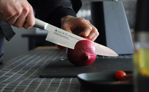 H22-28 濃州正宗作 オールステンレスダマスカス牛刀 210mm ～継ぎ目のない一体構造。70年以上の歴史ある工場がつくる本格派のダマスカス包丁～