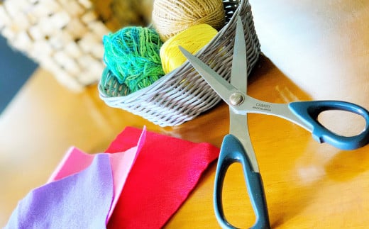 家庭用にちょうどいい！布切ハサミ（CS-210B） キャップ付き 洋裁 裁ちばさみ 裁ちはさみ はさみ ハサミ 
鋏 布切 和裁 羅紗切 裁縫道具 手芸 裁縫 手作り CANARY 長谷川刃物  ステンレス 手作り 日本 正規品 メーカー メーカ直送 関市 刃物 修理可能 アフターケア H10-51