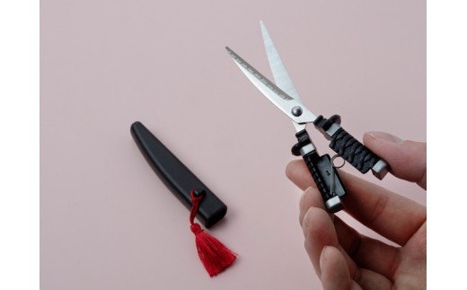 H4-22 御守り刀はさみ黒（開運）