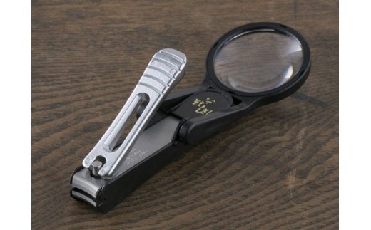 H7-137 ＜刀匠 ◇貝印 関孫六の伝統から生まれたツメキリ＞ ◇貝印 関孫六 ルーペ付きツメキリ大口径Ｍ ～ルーペ付きだから爪がしっかり見えて切りやすい 虫眼鏡 ルーペ 拡大 爪切り つめきり 黒