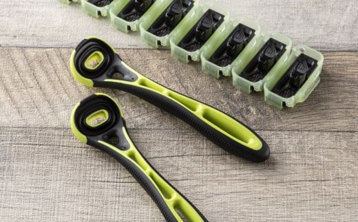 ＜3Dヘッド機構でなめらかな剃り味5枚刃カミソリ＞◇貝印 Xfit（クロスフィット）敏感肌用バリューパック（本体2本＋替刃8個）