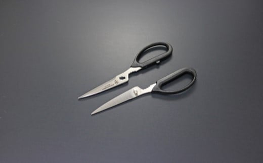 関兼常 キッチンハサミ（取り外し式）KC-020S ～ギザ刃 よく切れる 洗いやすくて衛生的 シンプル カッコイイ ちょうどいいサイズ 関の刃物～