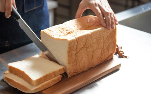 H9-110 パン切りナイフSUU｜パンくずが出にくい パンナイフ 軽い力で切れる パン切り包丁 ブレッドナイフ