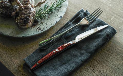 H45-22 【和 NAGOMI】ステーキナイフ 2Pセット（赤&黒） 【最長6ヶ月を目安に発送】