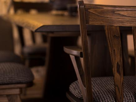 D151-02 悠プレミアム LDチェア（肘付・回転）背クッション付き【国産栗材】JYU-LC31AK PGK/EハウゼンNV