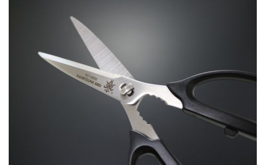 関兼常 キッチンハサミ（取り外し式）KC-020S ～ギザ刃 よく切れる 洗いやすくて衛生的 シンプル カッコイイ ちょうどいいサイズ 関の刃物～