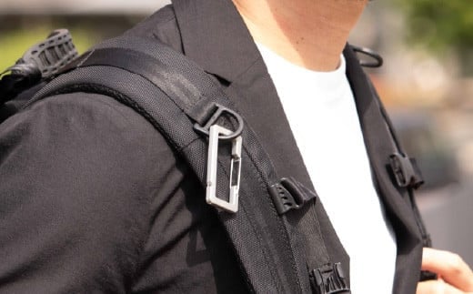 普段使いしやすい2way仕様！ カラビナホイッスル ”BLOW” 楕円型 ブラック 防災 防犯 笛