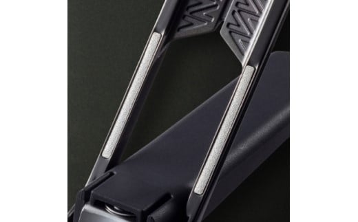 ＜独自機構でワンランク上の上質な切り心地＞◇貝印 AUGER ツメキリMサイズ Revolver（HC2301）