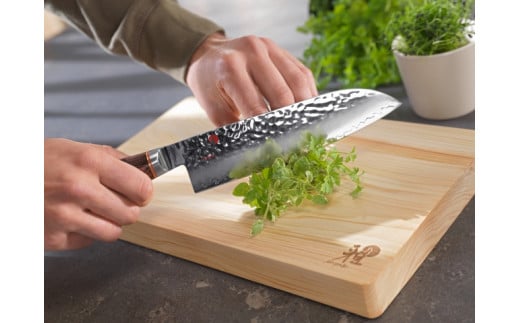 MIYABI ミヤビ 「 6000MCT 三徳包丁 180mm 日本製 」多層鋼 槌目 包丁 岐阜県関市製【日本正規販売品】34074-181