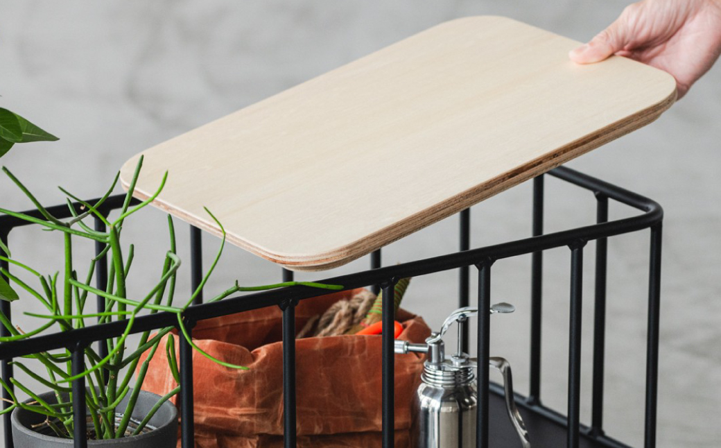 ベンチやリビングボードになる小さな鉄製家具 JOHN