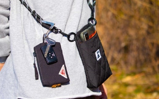 普段使いしやすい2way仕様！ カラビナホイッスル ”BLOW” 楕円型 ブラック 防災 防犯 笛