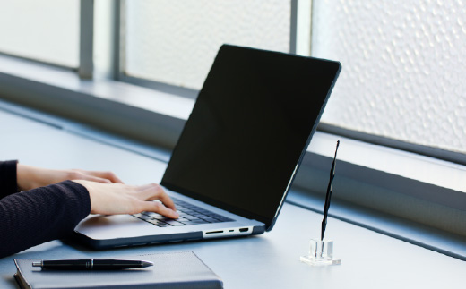 <年間40万本の耳かきをつくる会社が贈るこだわりの耳かき>夢ごこち耳かき 角形スタンド付き ～クラファン1200%超達成の人気製品～