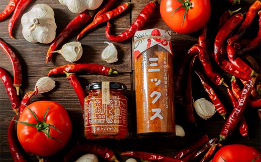 大辛ファイヤー！レギュラー1本、特製トマトソース・ミックス1本 旨辛 ソース にんにく 唐辛子 調味料 備蓄 加工品 食品 ギフトセット F4N-1850