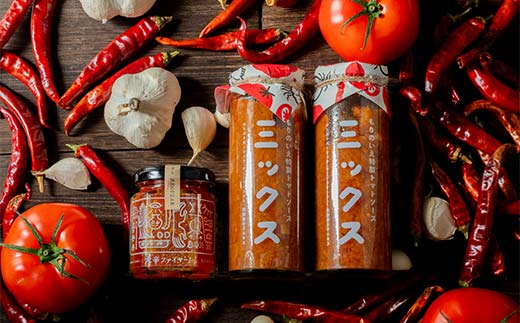 大辛ファイヤー！レギュラー1本＆特製トマトソース・ミックス2本 ギフトセット 中津川市 加子母 大辛ファイヤー もりのいえのトマトソース 激辛ソース トマトソース 唐辛子 にんにく スパイス スパイシー ソース 料理ソース ギフトセット F4N-1852