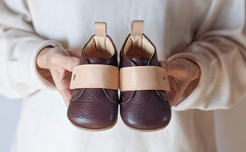 イタリア生まれの上質なベジタブルタンニンレザーで仕立てたファーストシューズ　12cm　ダークブラウン