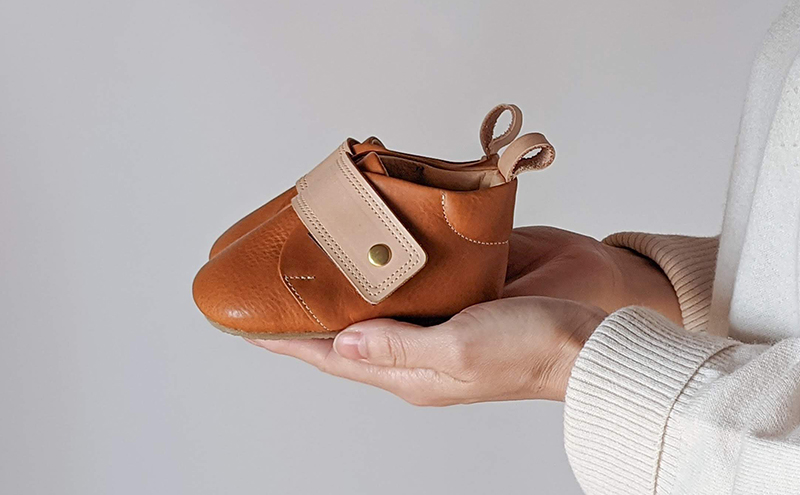 イタリア生まれの上質なベジタブルタンニンレザーで仕立てたファーストシューズ　12cm　ダークブラウン