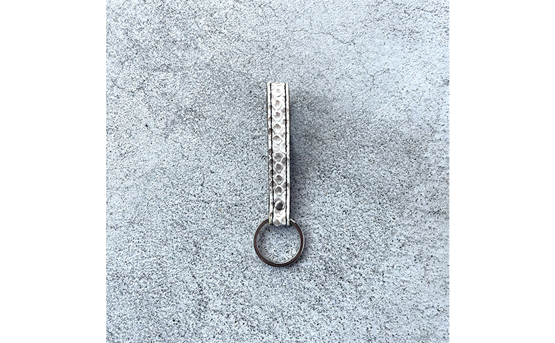 本革 キーホルダー ダイヤモンドパイソンレザー