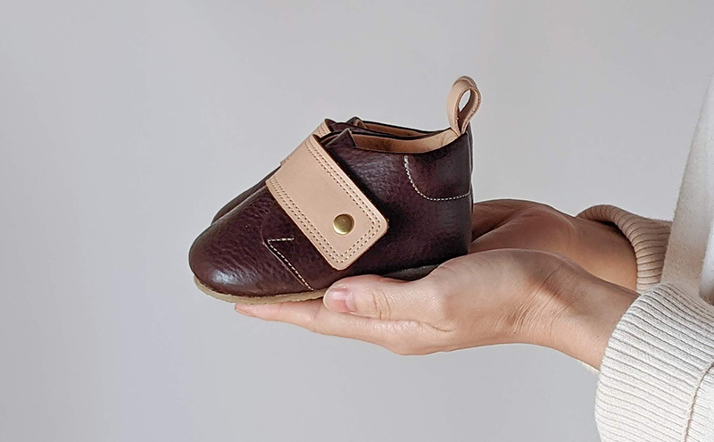 イタリア生まれの上質なベジタブルタンニンレザーで仕立てたファーストシューズ　12cm　ダークブラウン
