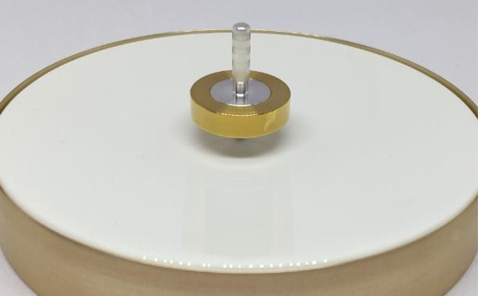 精密 金属 コマ still-gold（ ガンメタル/超超ジュラルミン）× 土俵（新軽量強化磁器）セット