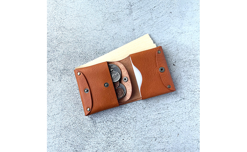 本革 ノンステッチの二つ折りミニ財布 シボ入り栃木レザー　ダークブラウン