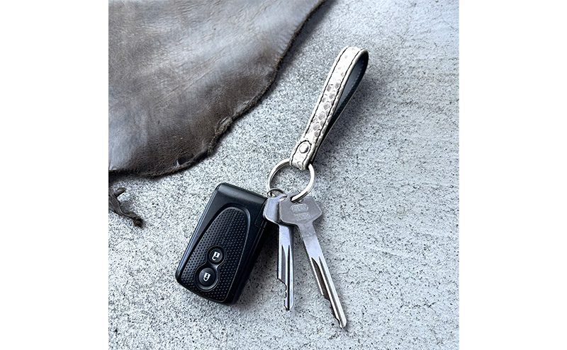 本革 キーホルダー ダイヤモンドパイソンレザー