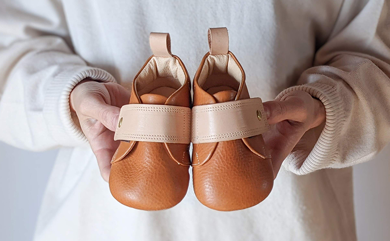 イタリア生まれの上質なベジタブルタンニンレザーで仕立てたファーストシューズ 12cm キャメル