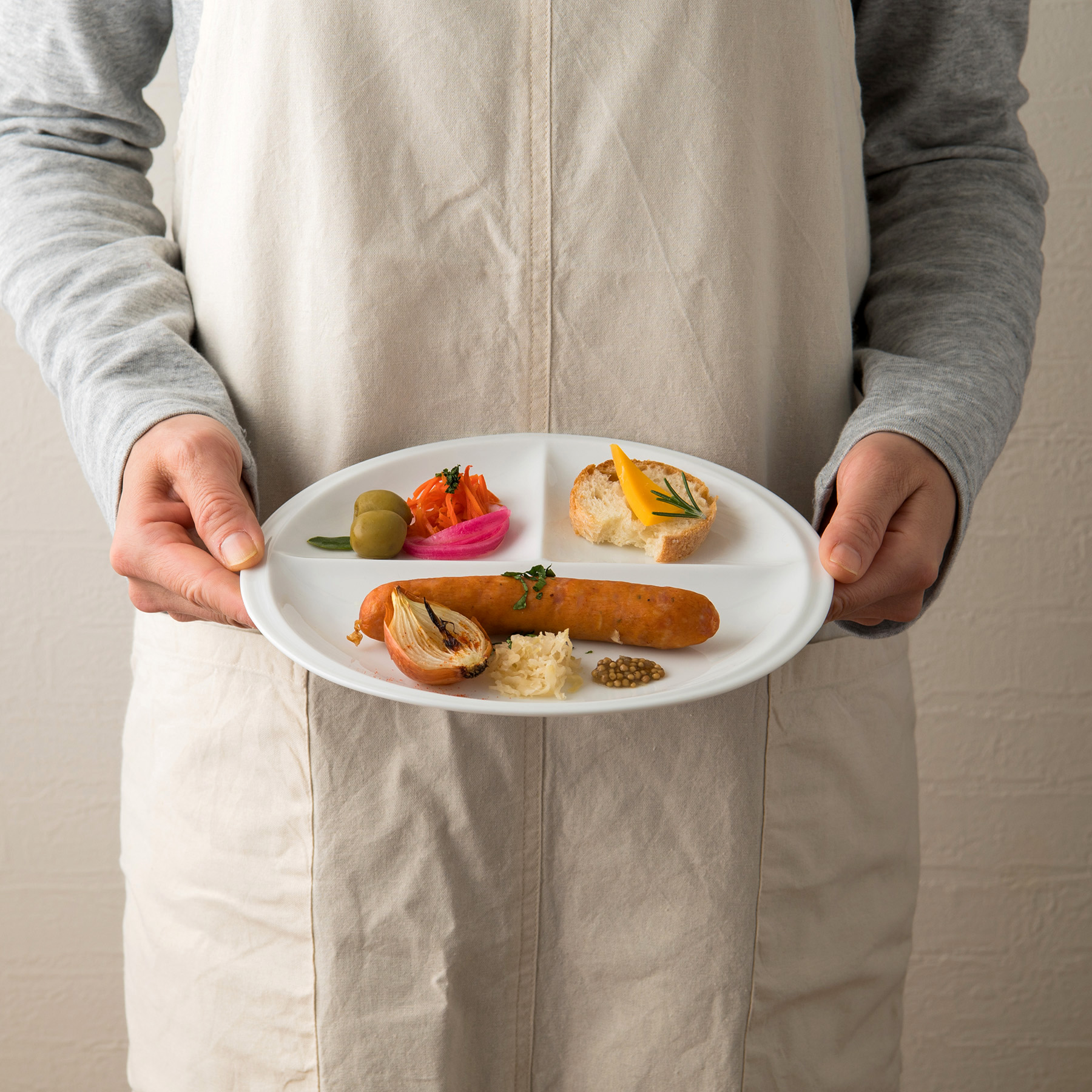 【選べる8色】【美濃焼】 ランチプレート titto 丸 白 2枚セット 瑞浪市 / JS企画 / 小田陶器 食器 プレート 仕切り皿 おしゃれ [AZAZ013] 白