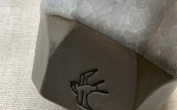 【美濃焼】 つばめ工房 黒土 フリーカップ 氷裂貫入釉 白 瑞浪市 / 大恵 陶磁器 食器 ギフト [AZBG009]