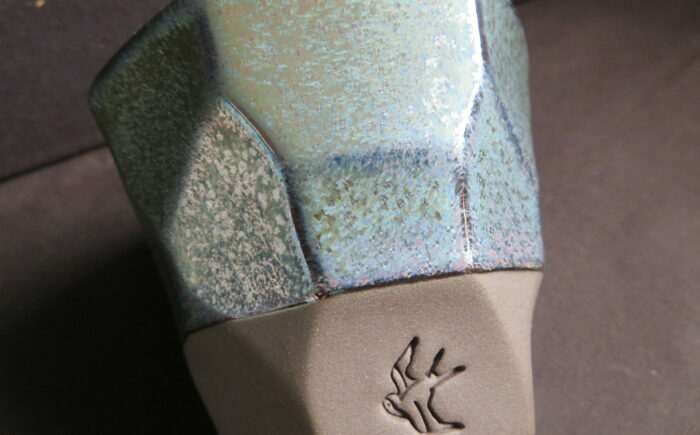 【美濃焼】 つばめ工房 黒土 ロックカップ ブルーメタリック 瑞浪市 / 大恵 陶磁器 酒器 ギフト [AZBG011]