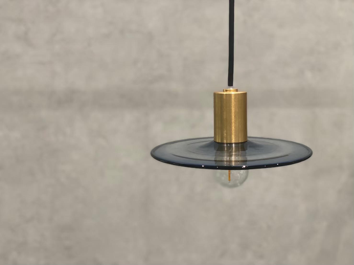 CTSH LIGHT. ペンダントライト＜三日月:ネイビーサークルE17＞ 瑞浪市 / ジオニック 照明器具 ソケット 真鍮 ガラス シェード [AZBQ114]