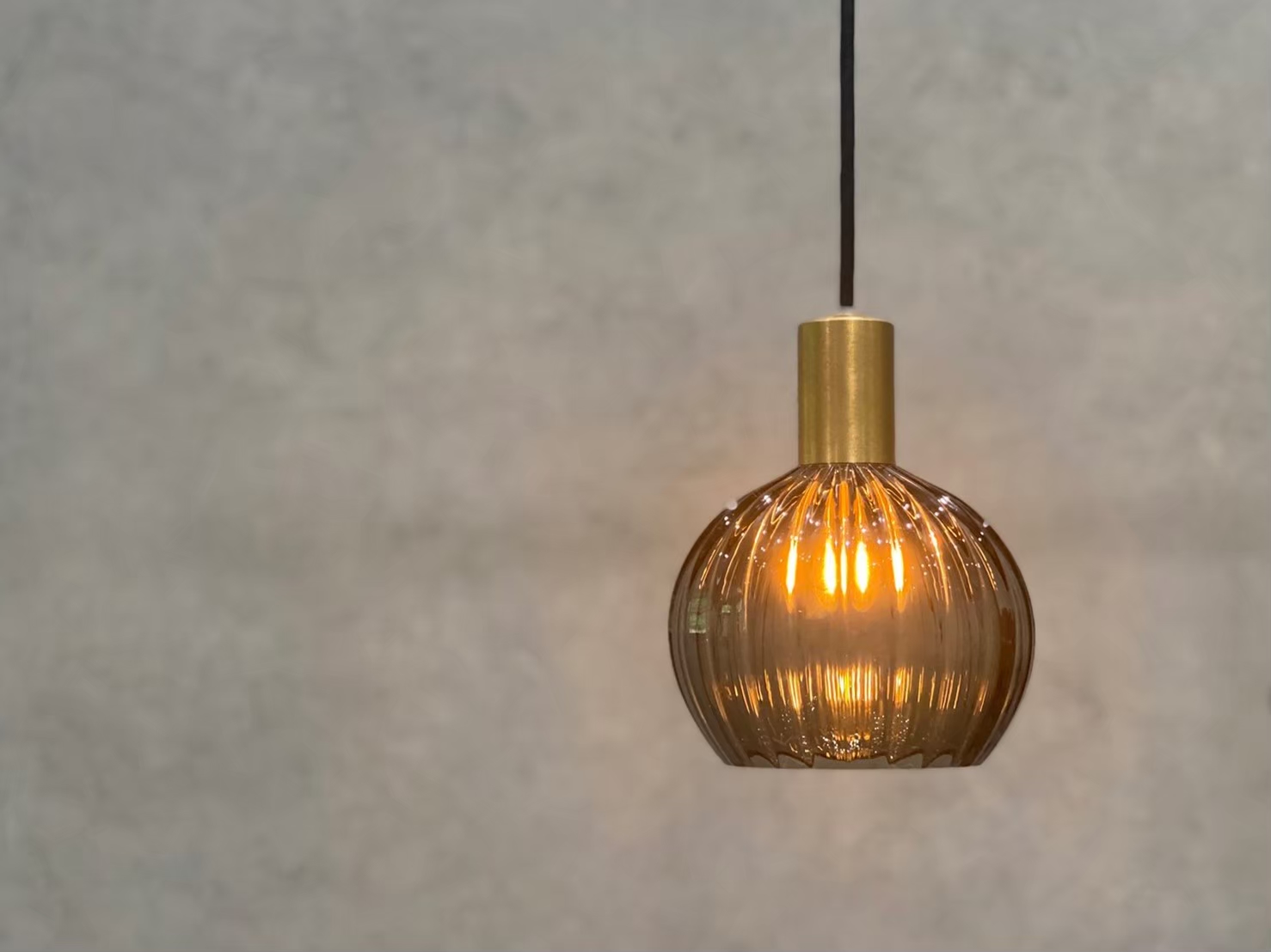 CTSH LIGHT. ペンダントライト＜三日月:モールド E17＞ 瑞浪市 / ジオニック 照明器具 ソケット 真鍮 ガラス シェード [AZBQ115]