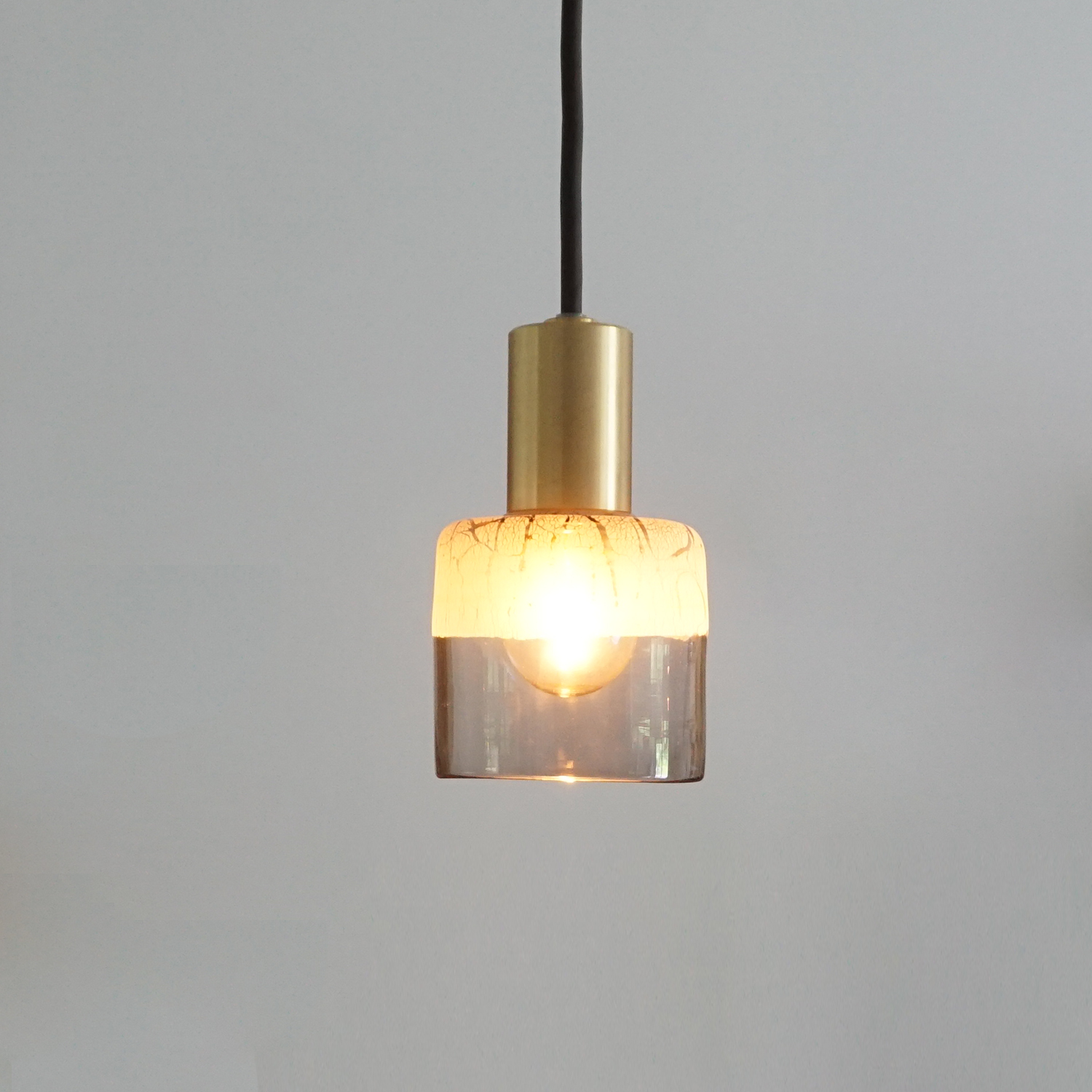 CTSH LIGHT. ペンダントライト＜三日月 : toudo E17 グレー＞ 瑞浪市 / ジオニック 照明器具 ソケット 真鍮 ガラス シェード [AZBQ120]