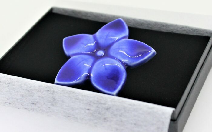 【美濃焼】 ききょう ブローチ ピンバッチ 瑞浪市 / TILEmade タイル アクセサリー ハンドメイド [AZCD018]