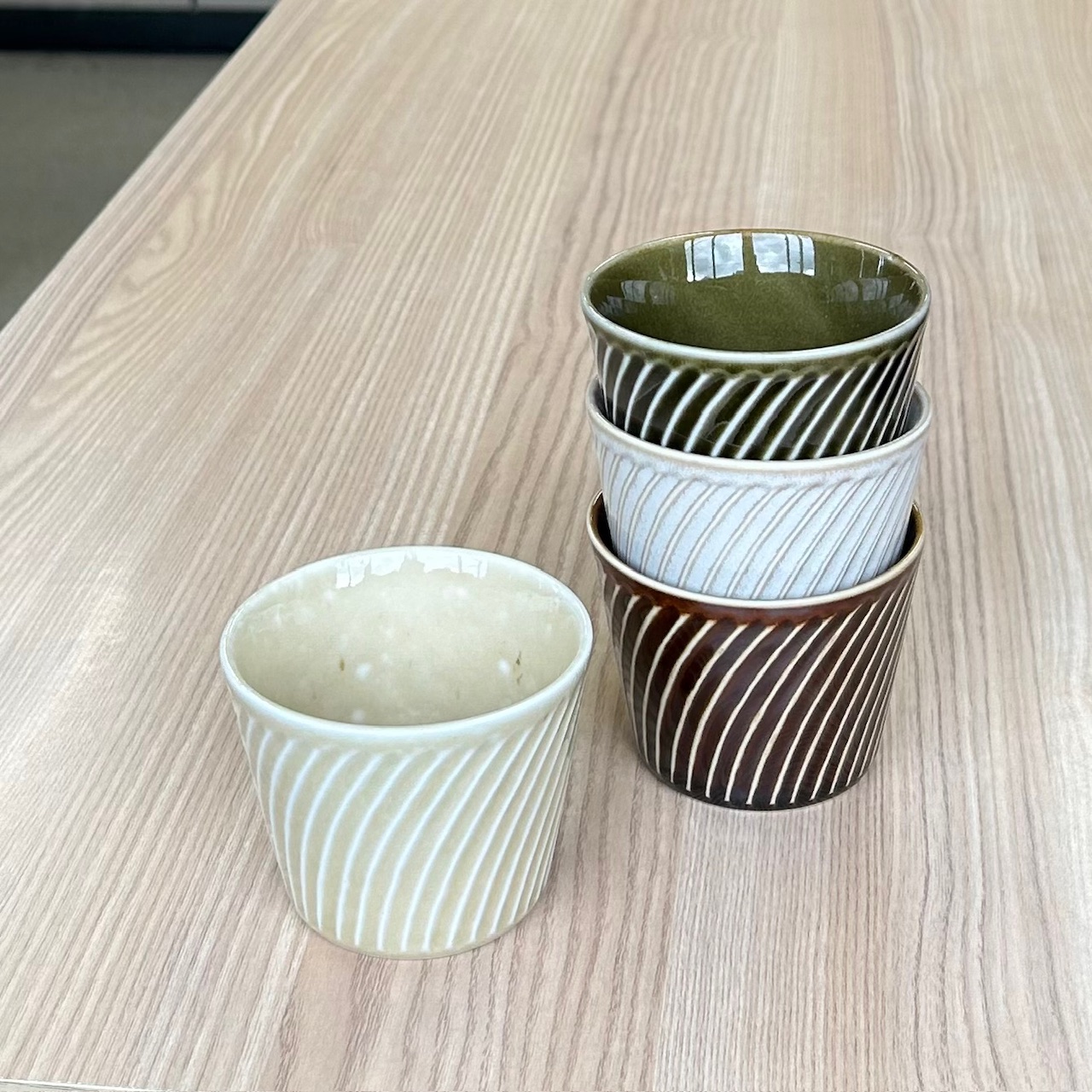 【美濃焼/みずなみ焼】 タック マルチカップ 4個セット 窯変ホワイト・おふけイエロー・オリーブグリーン・ブラウン 瑞浪市 / 山喜製陶 食器 小鉢 カップ [AZCP071]