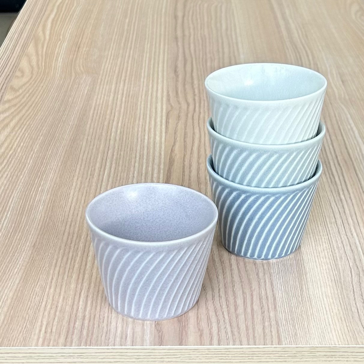 【美濃焼/みずなみ焼】 タック マルチカップ 4個セット くすみホワイト・くすみグレー・ブルーグレー・ラベンダーグレー 瑞浪市 / 山喜製陶 食器 小鉢 カップ [AZCP072]