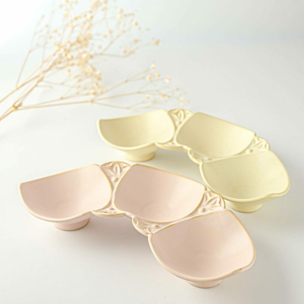 【美濃焼】 asumi(彩澄) 21cm 三連花皿 ピンク ・ クリーム 箱入り 2色セット 78193703 瑞浪市 / やまに 食器 小鉢 リサイクル [AZCR016]