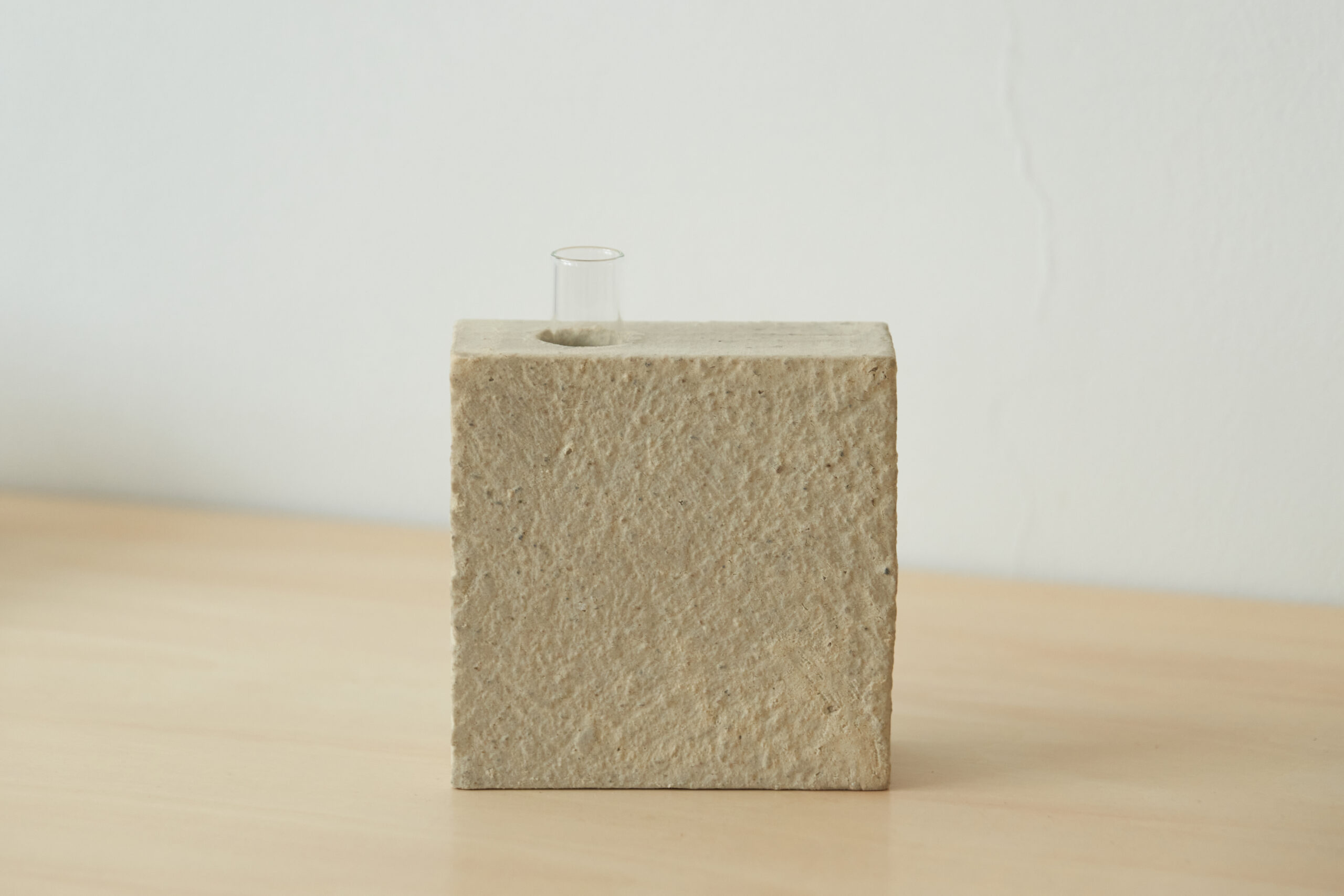 フラワーベース Clay Flower Vase (NEUTRAL) 瑞浪市 / 織部製陶 花瓶 一輪挿し 陶器 ガラス [AZAO001]